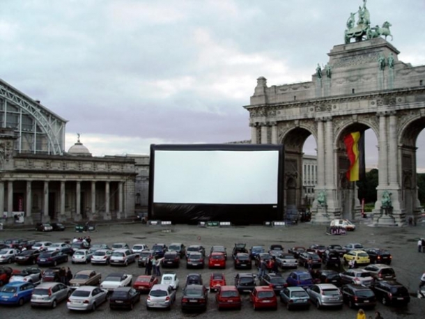 Минкультуры поддержало возможность открытия в России автокинотеатров